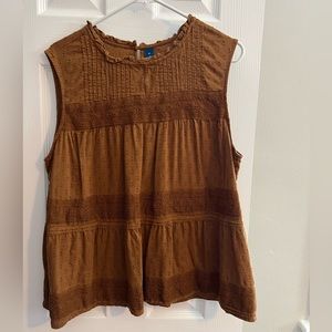 Short sleeve detailed top